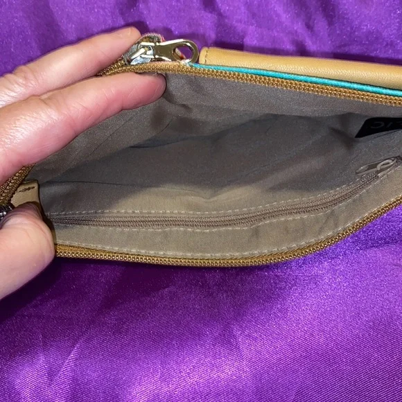 Relic Crossbody Purse - Picture 3 of 5